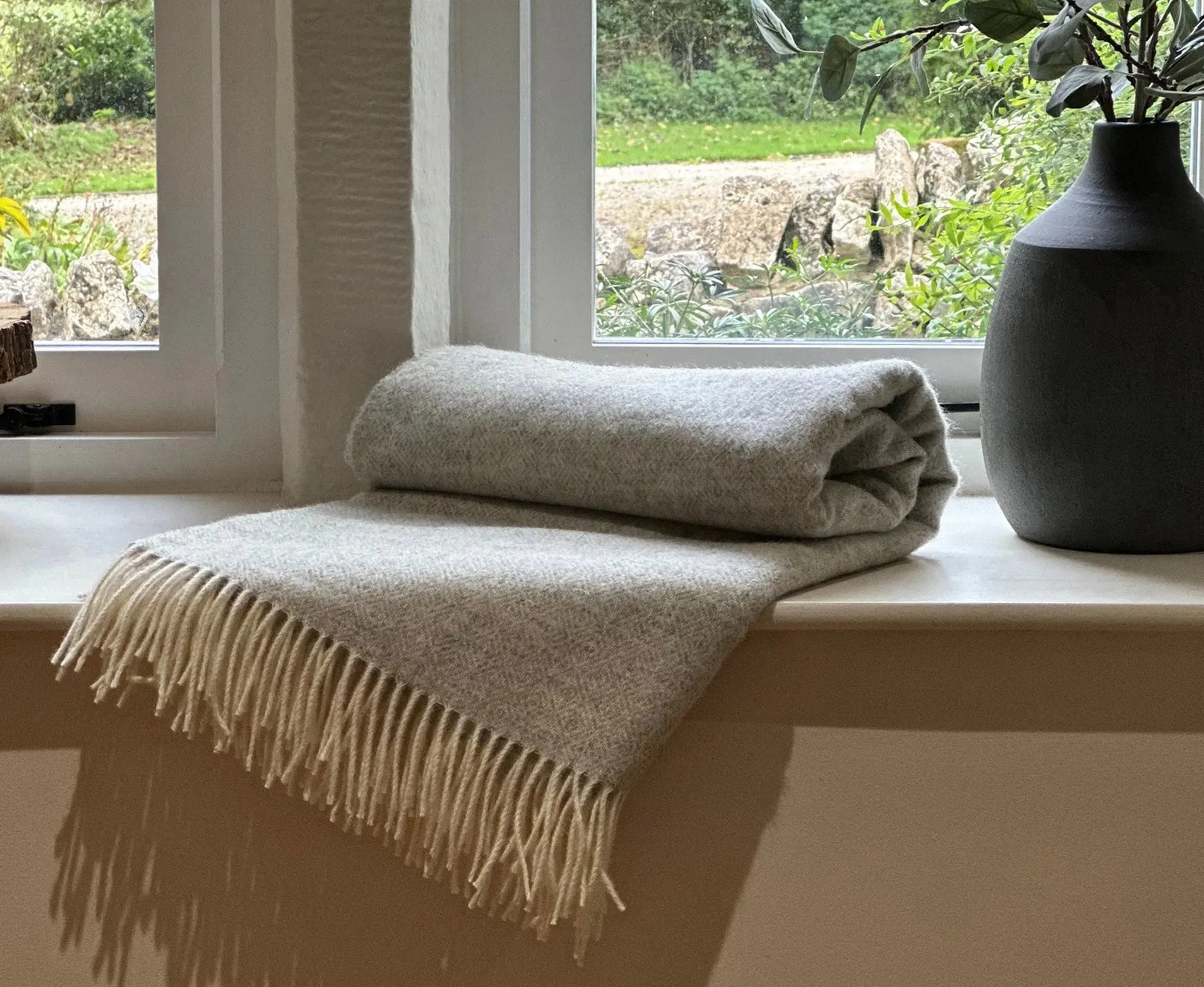 100% Lambswool Diamond Throw Light Grey