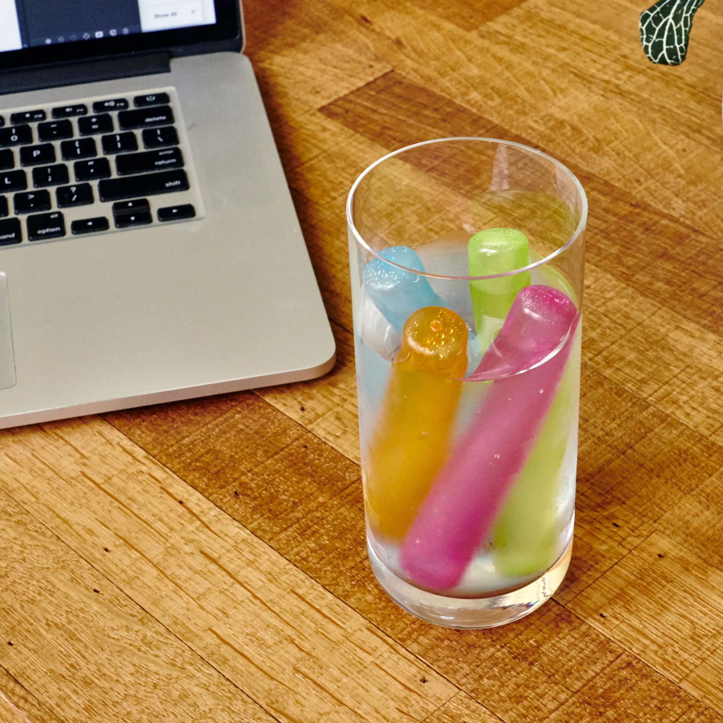 8 Reusable Ice Sticks