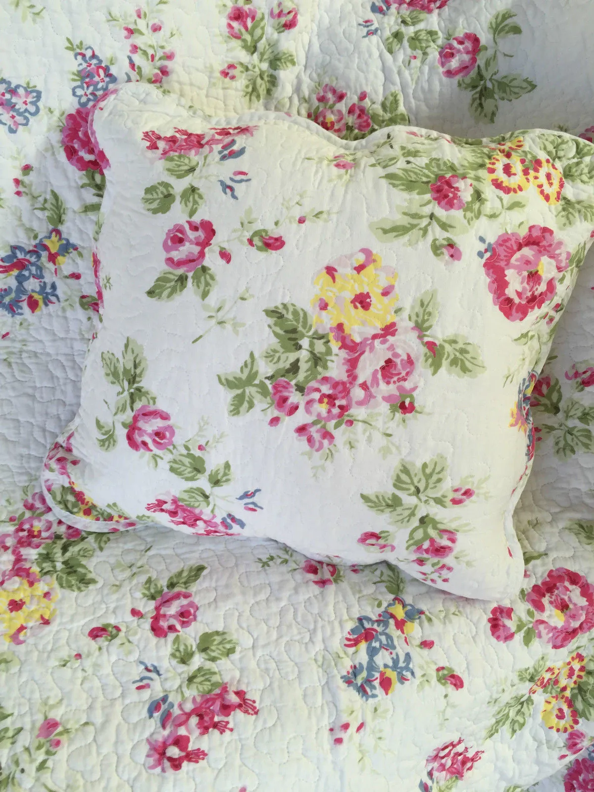 GiGi Throw Rug Cushion Set