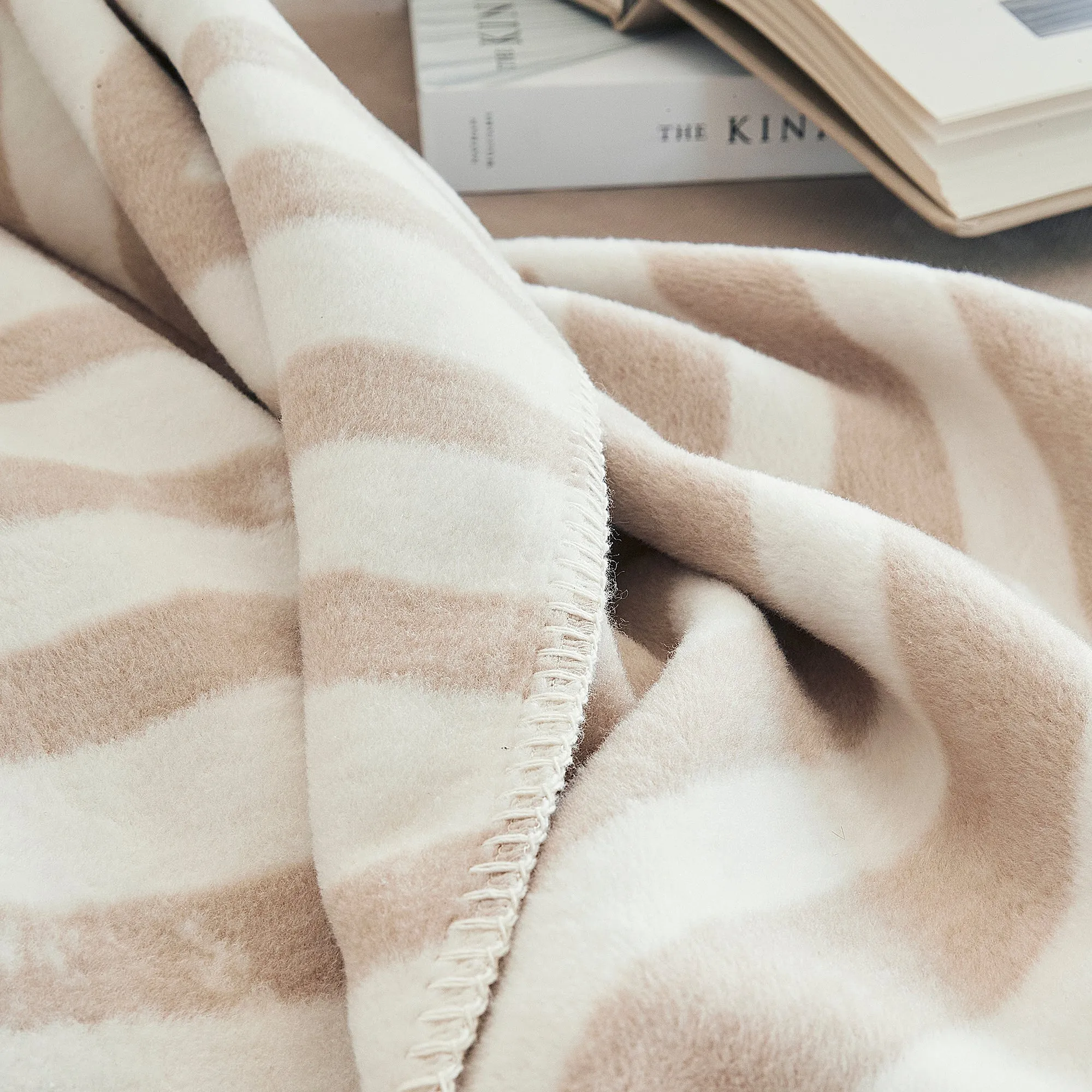 Ibena Koloa Luxury Blanket - Beige/Ivory