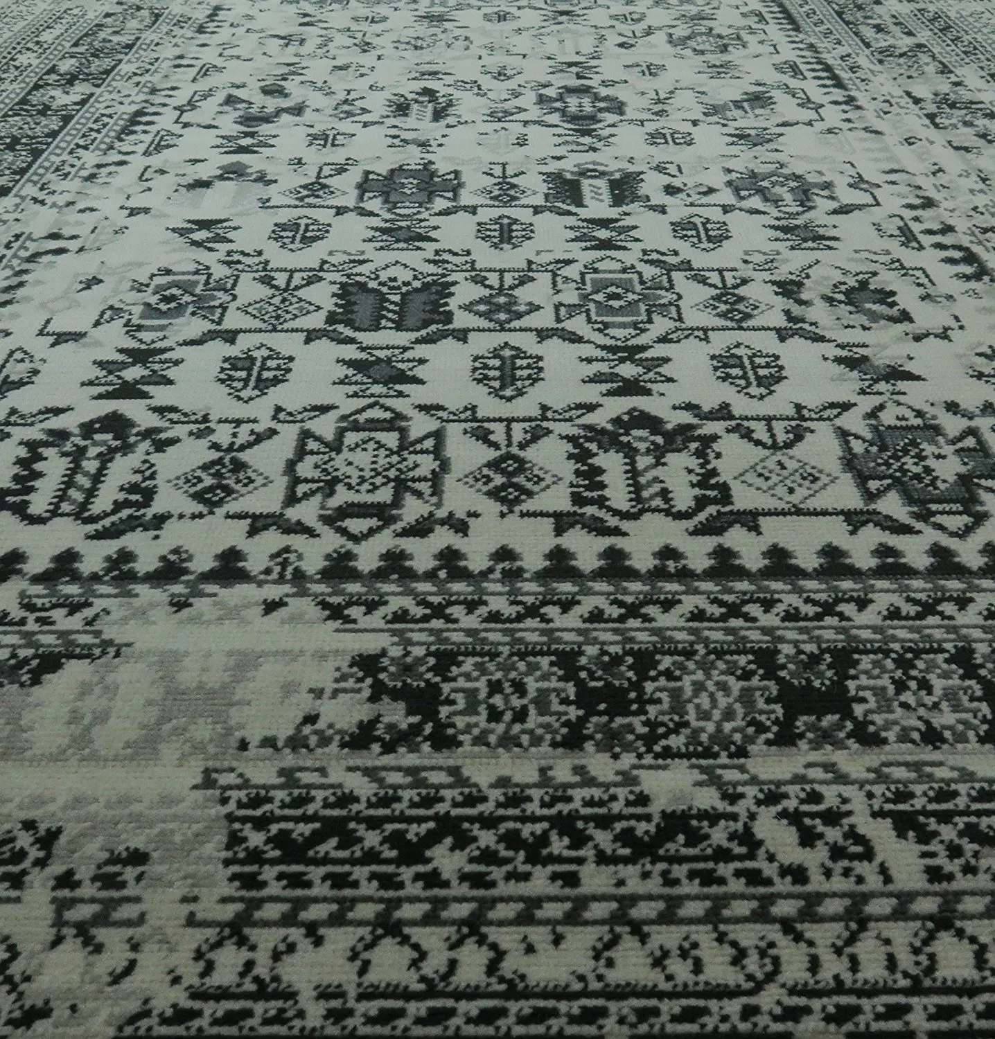 Isfahan Distressed/Vintage/Oriental Traditional Bordered Rug, Polypropylene, Black, 120 x 170 cm