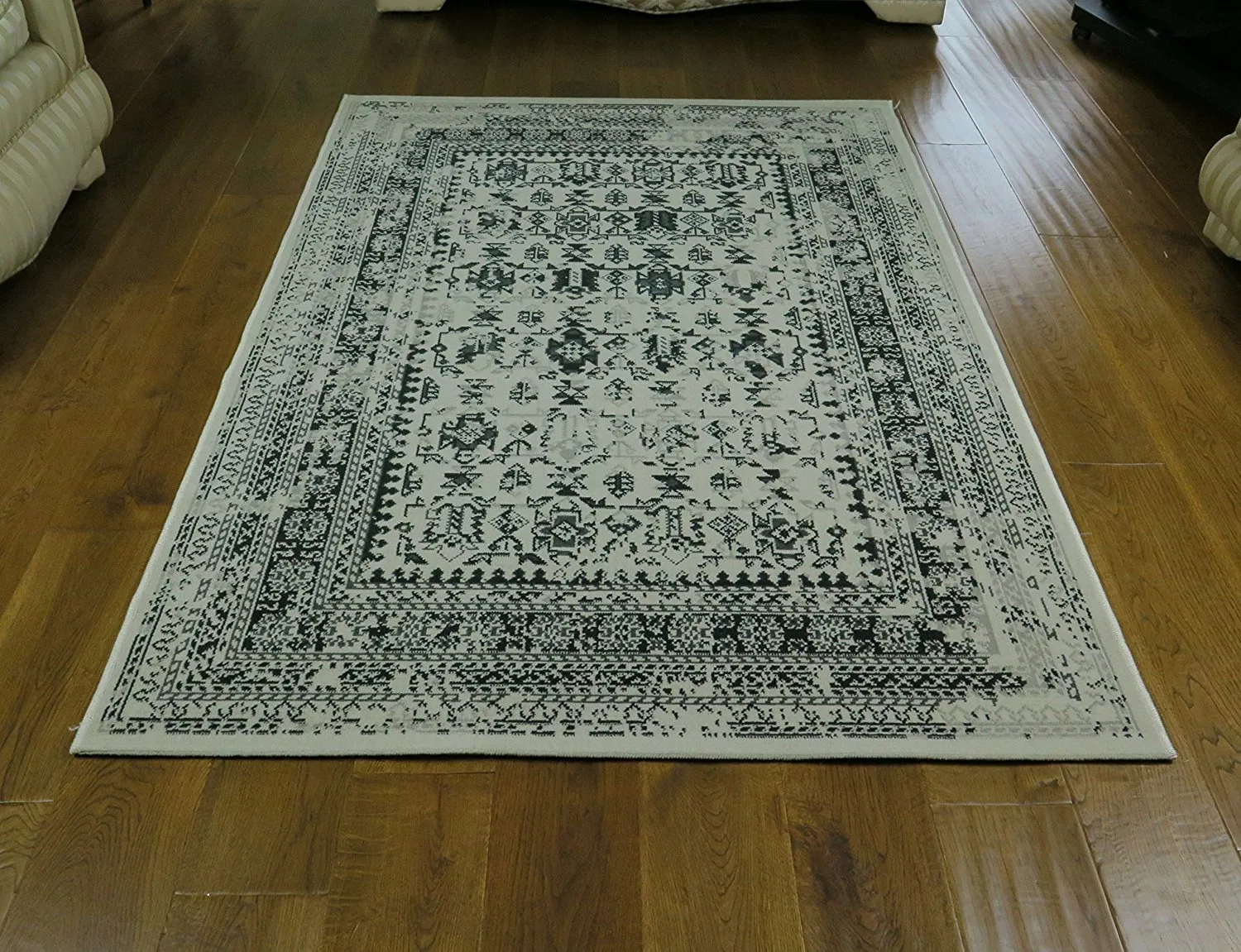 Isfahan Distressed/Vintage/Oriental Traditional Bordered Rug, Polypropylene, Black, 120 x 170 cm