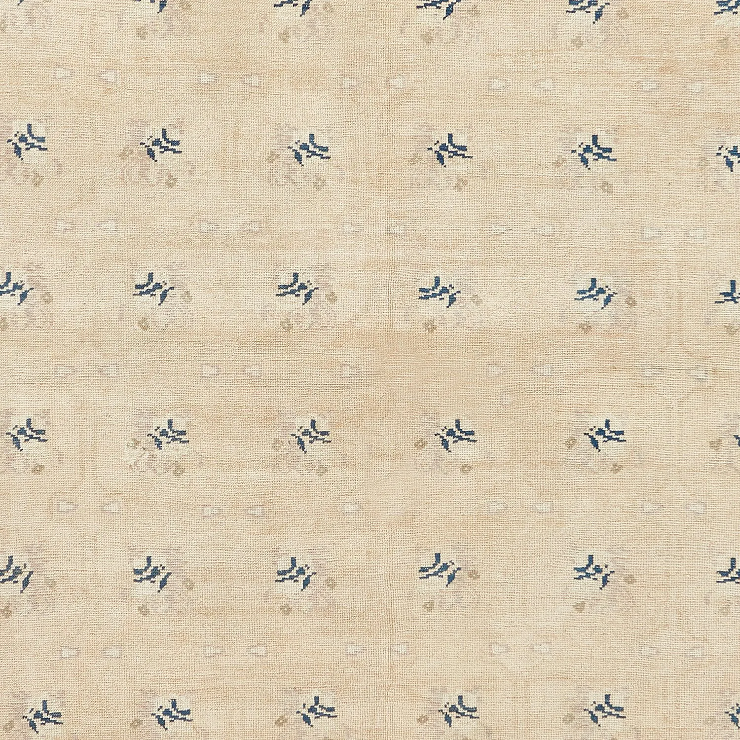 Ivory Vintage Traditional Wool Rug - 5'3" x 10'8"
